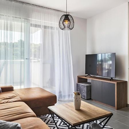 Amazing Apartment In Premantura With Kitchen المظهر الخارجي الصورة