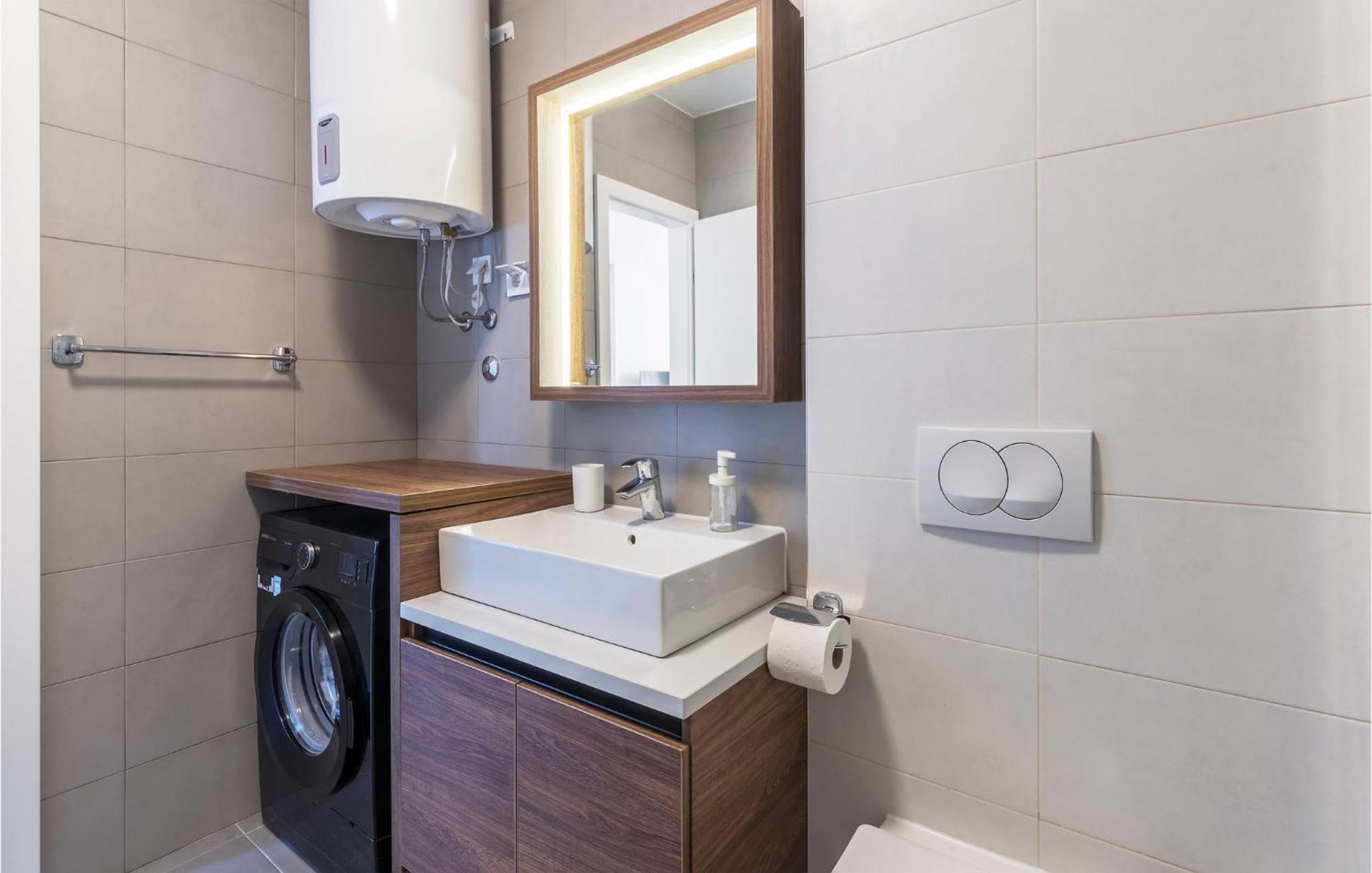Amazing Apartment In Premantura With Kitchen المظهر الخارجي الصورة