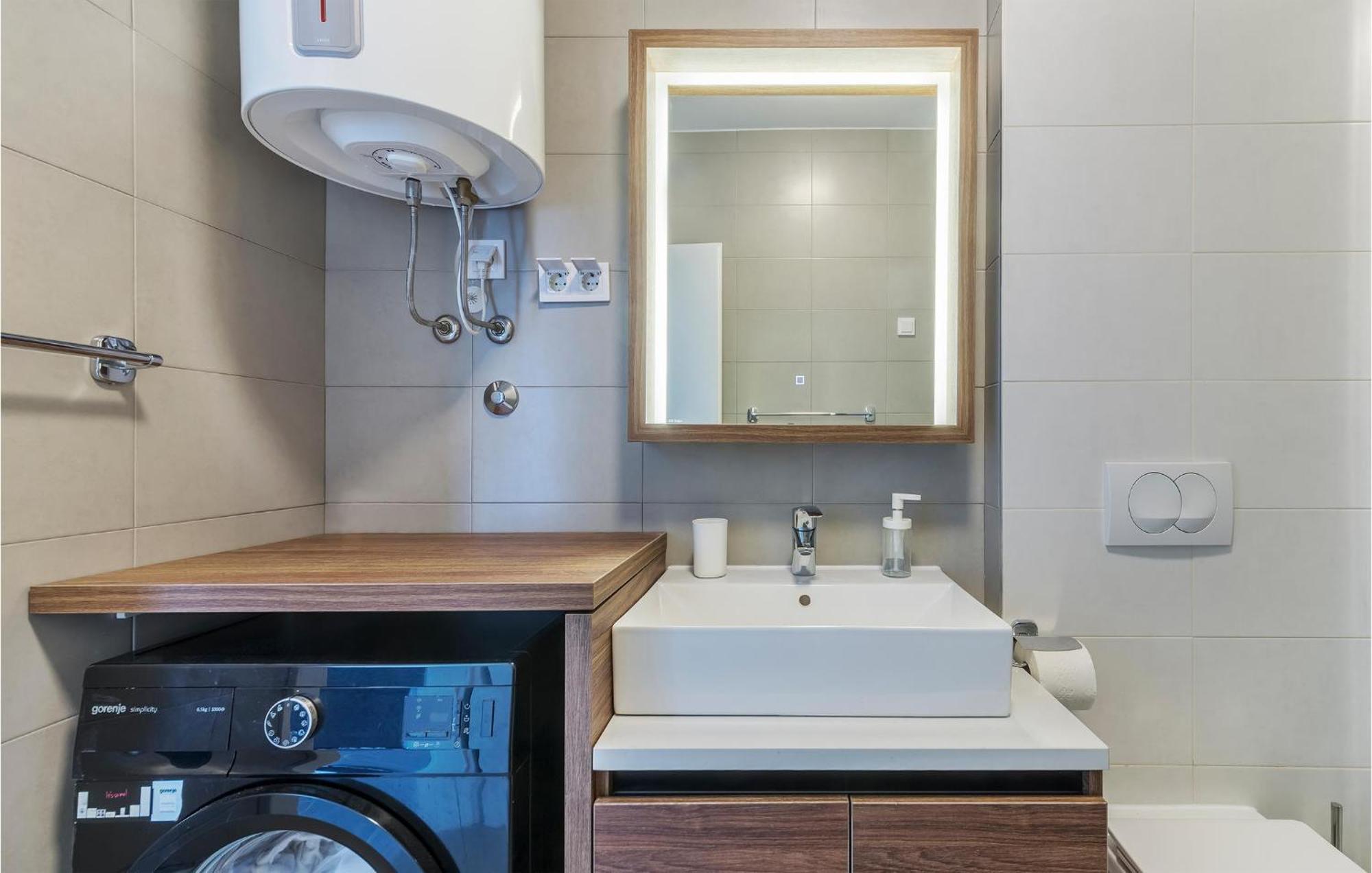 Amazing Apartment In Premantura With Kitchen المظهر الخارجي الصورة