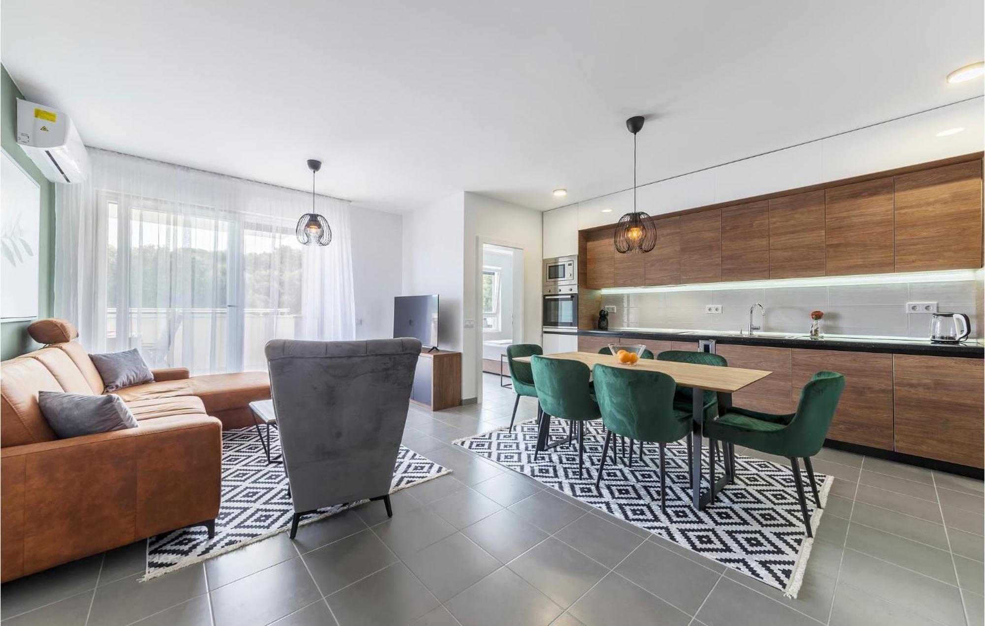 Amazing Apartment In Premantura With Kitchen المظهر الخارجي الصورة