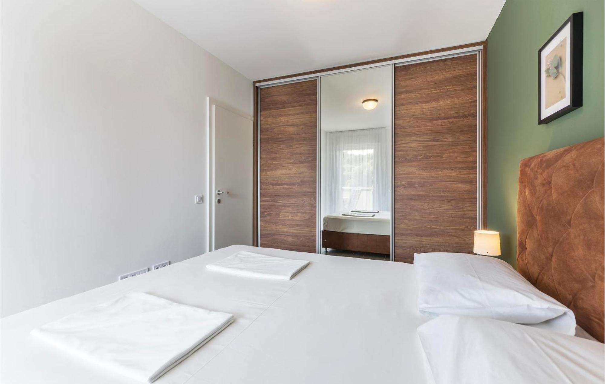 Amazing Apartment In Premantura With Kitchen المظهر الخارجي الصورة