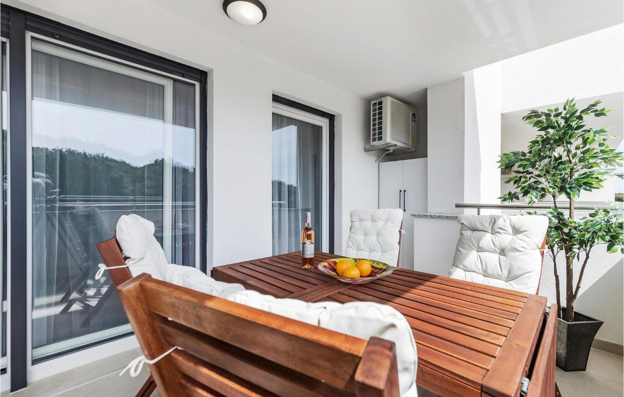 Amazing Apartment In Premantura With Kitchen المظهر الخارجي الصورة