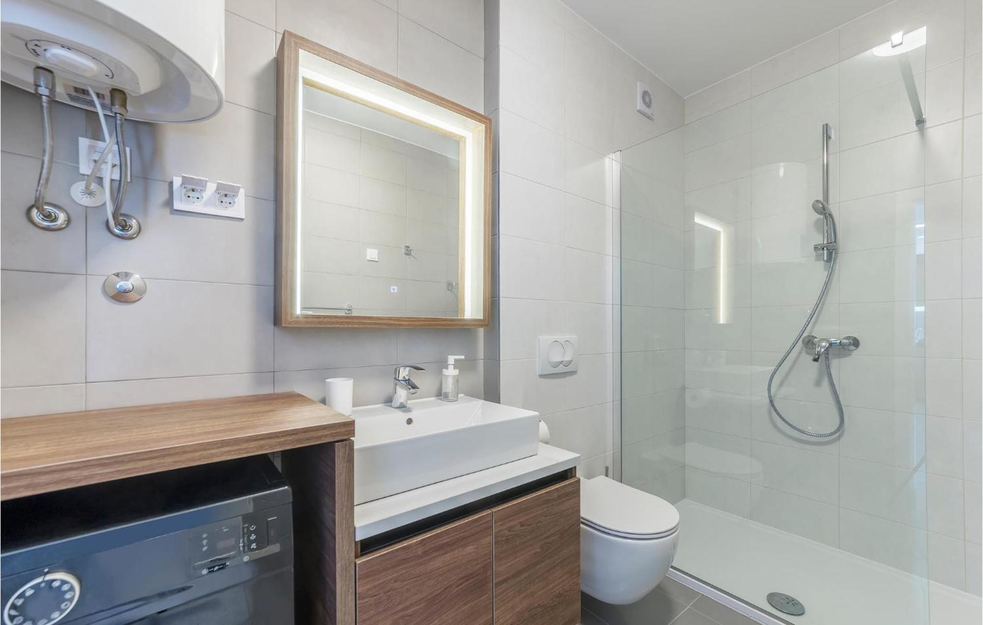 Amazing Apartment In Premantura With Kitchen المظهر الخارجي الصورة